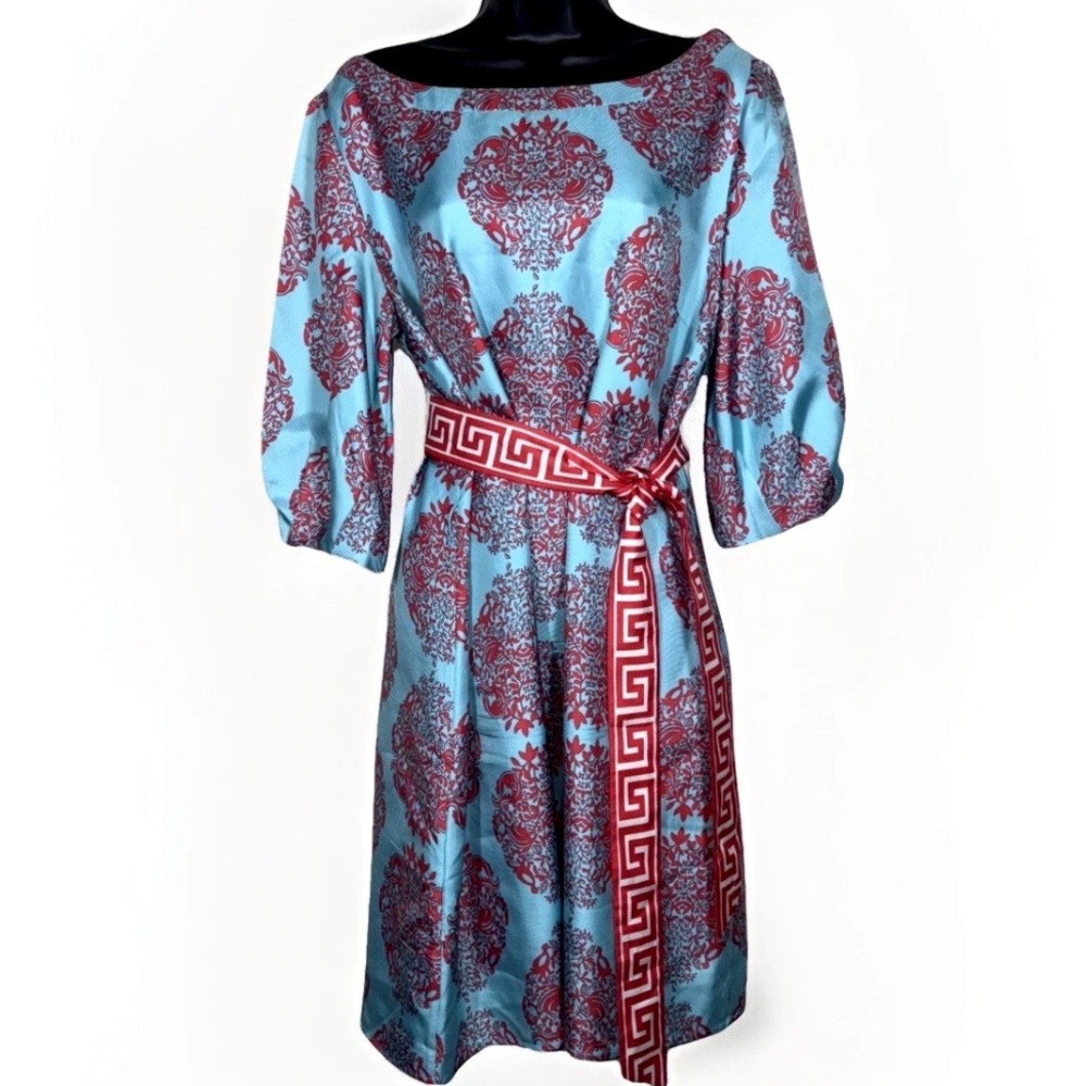 Lilly Pulitzer 12 Shift Dress100% Silk
fully lined Blue Medallion print